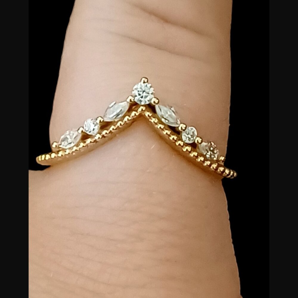 Vintage 18k Solid Gold Unique Curved Moissanite Size 5.25 Wedding Ring Band